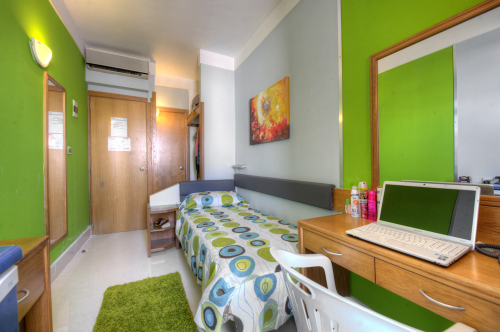 yescenter-hostel-vs-apartment.jpg